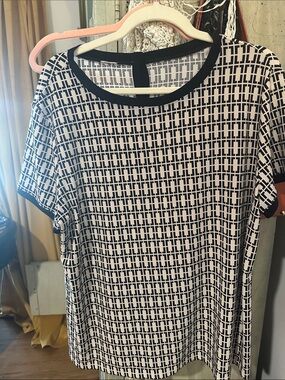 Black & White Geometric Short Sleeve Tee